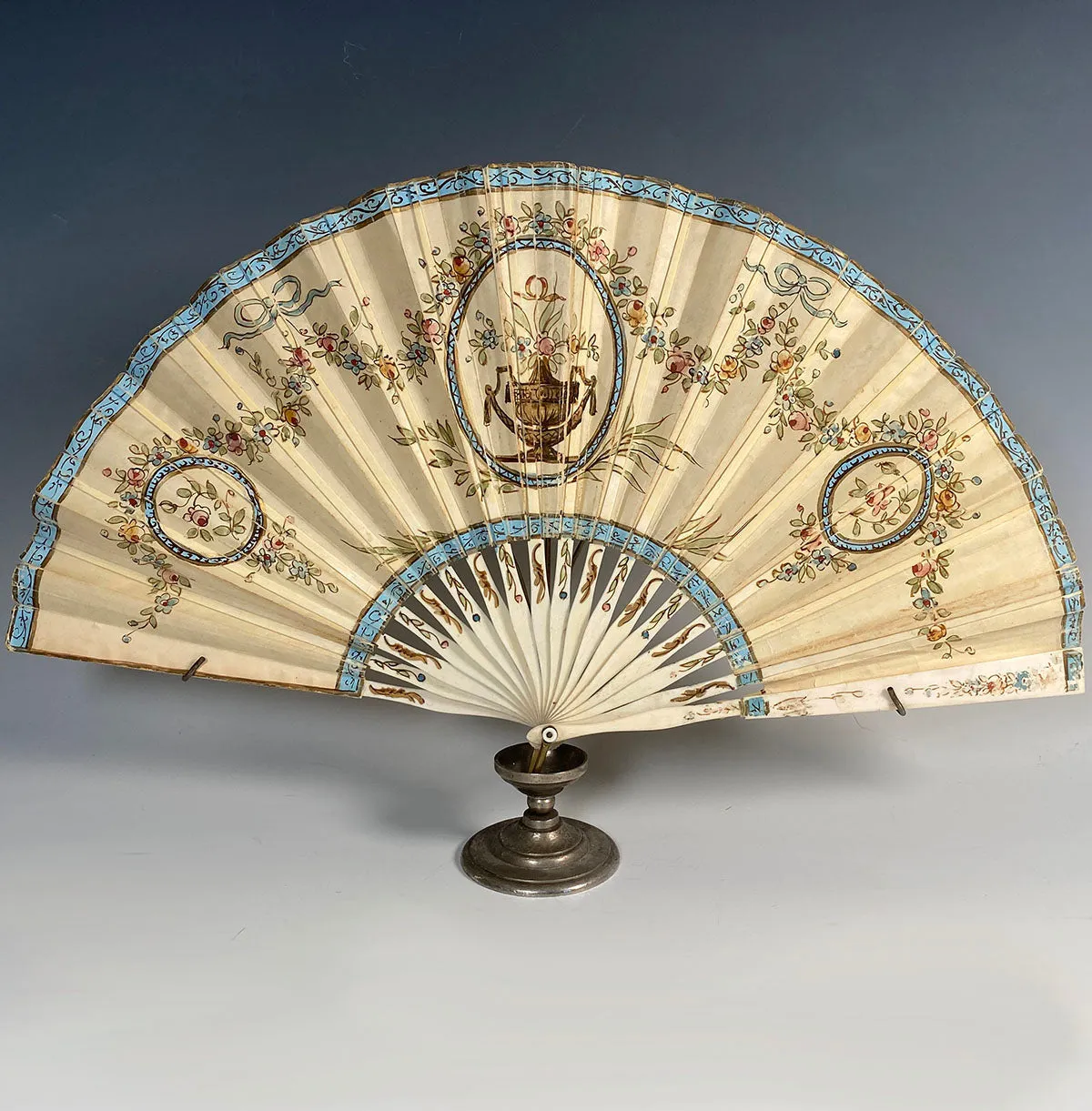 Antique 21.3cm Ernest Kees Signature Hand Painted Hand Fan c.1900, Bone Sticks and Guards