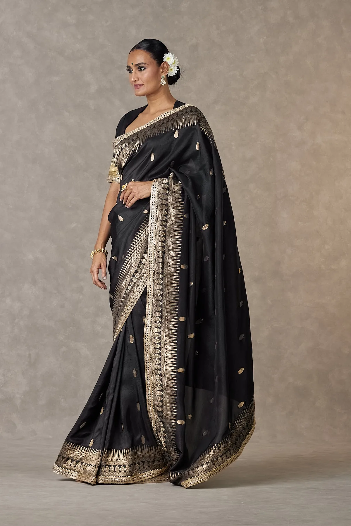 Black Haath Phool Saree